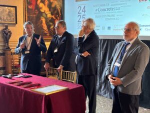 Dott. Duilio Gianmaria (giornalista RAI), Dott. Massimo Lucidi, Geom. Silvio Cocco (presidente IIC), Prof. Enzo Siviero (rettore eCampus)